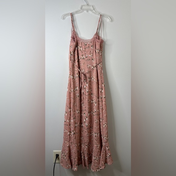 Threads & States Floral Dress - Picture 4 of 11